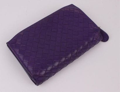 BOTTEGA VENETA 
Porte feuille en cuir tressé...