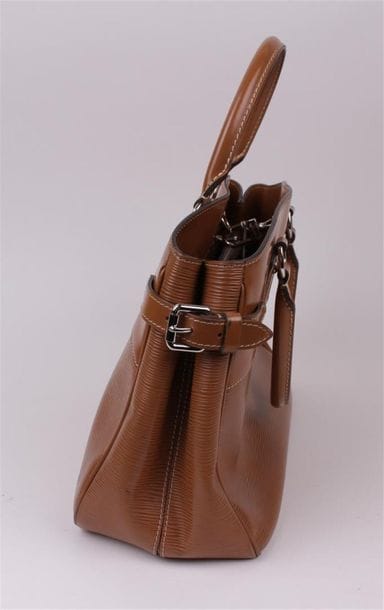 Louis VUITTON
Sac à main 31 cm en cuir épis...