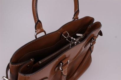 Louis VUITTON
Sac à main 31 cm en cuir épis...