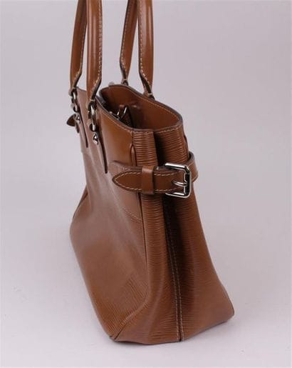 Louis VUITTON
Sac à main 31 cm en cuir épis...