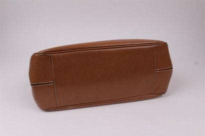 Louis VUITTON
Sac à main 31 cm en cuir épis...
