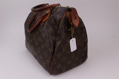 Louis VUITTON 
Sac speedy 30 cm en toile...