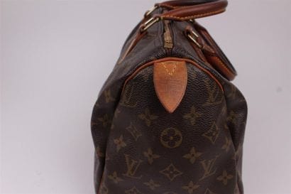 Louis VUITTON 
Sac speedy 30 cm en toile...