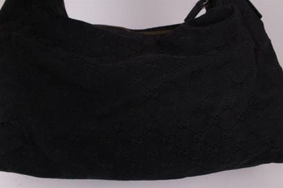 GUCCI 
Sac besace 28 cm en toile monogrammée...