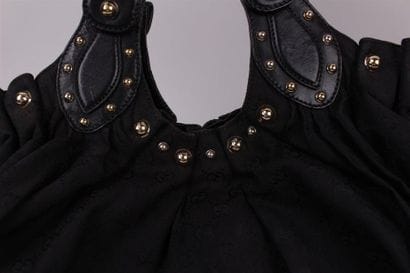 GUCCI 
Sac besace 35 cm en toile monogrammée...
