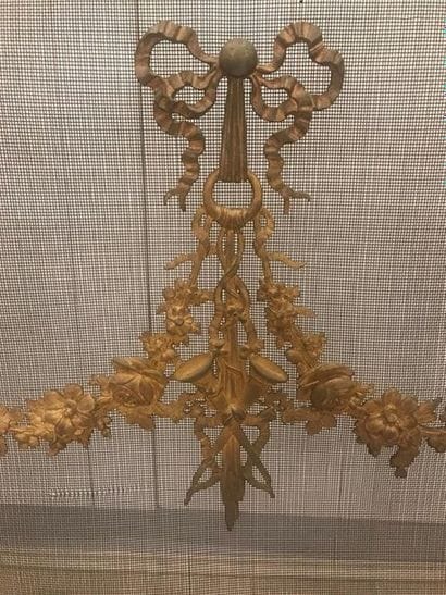 ECRAN DE CHEMINEE en bronze doré, à décor...