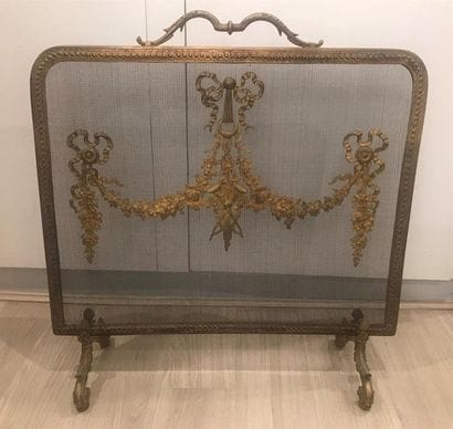 ECRAN DE CHEMINEE en bronze doré, à décor...