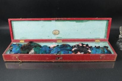 LOT comprenant : 
CACHE POT en faience à...