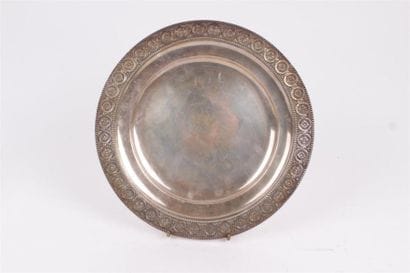 PLAT rond en argent anglais. 
Dubson Picadilly....
