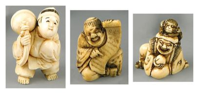 Deux netsuke en ivoire, personnage assis...