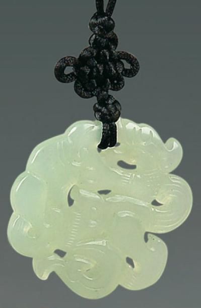 Pendentif en serpentine céladon en forme...