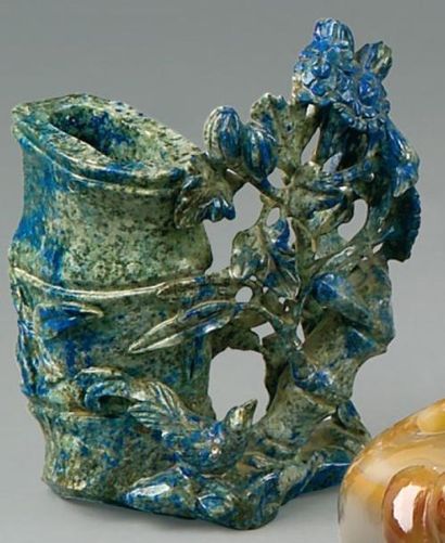 Groupe en sodalite en forme de phénix posé...