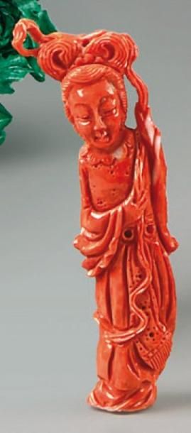 Statuette de jeune femme debout en corail...