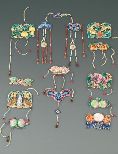 Partie de collier formé par des plaques de...