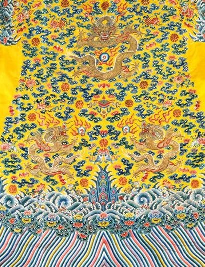 Projet de robe de mandarin en soie à fond...