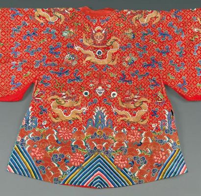 Veste en laine rouge à décor brodé de fils...