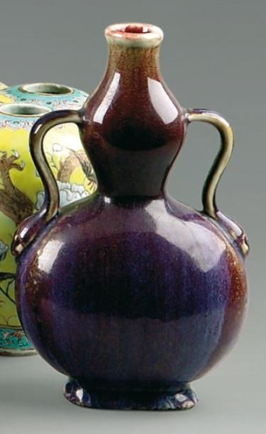 Vase de forme double gourde en porcelaine...