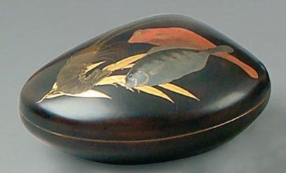 Kobako en forme de coquillage en laque ro-iro...