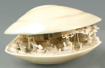 Coquillage en ivoire découvrant un paysage...