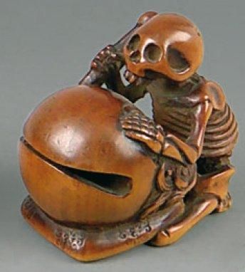 Netsuke en bois, squelette assis jouant sur...