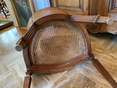 FAUTEUIL de bureau en bois naturel mouluré...