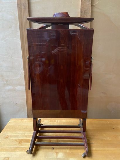 VALET DE CHAMBRE en bois vernis, piétement...