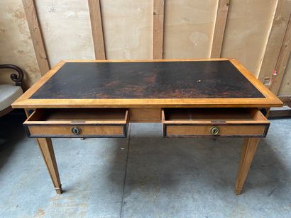 BUREAU plat en bois citronnier, le plateau...