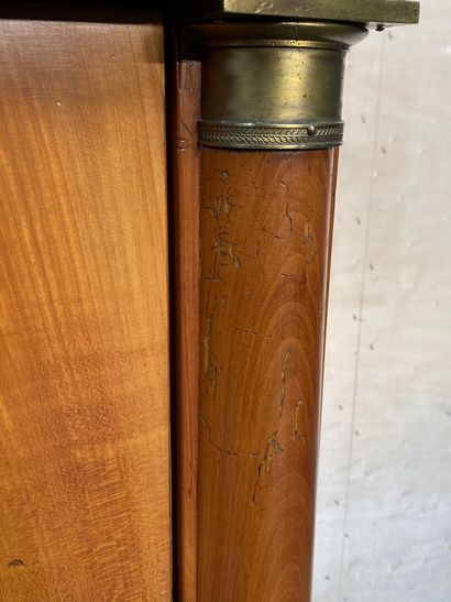 SECRETAIRE en bois fruitier, ouvrant par...