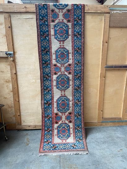 CAUCASE 

Tapis galerie à motifs géométriques...
