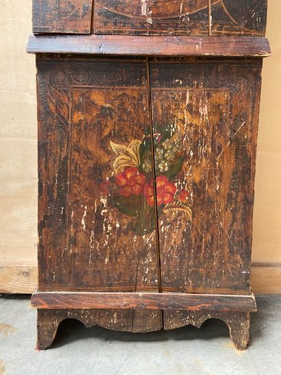 HORLOGE comtoise, la caisse en bois peint...