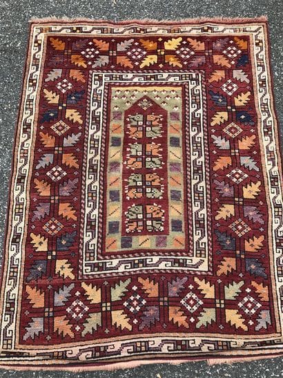 TURQUIE Melas 

Tapis à décor d'un mihrab...
