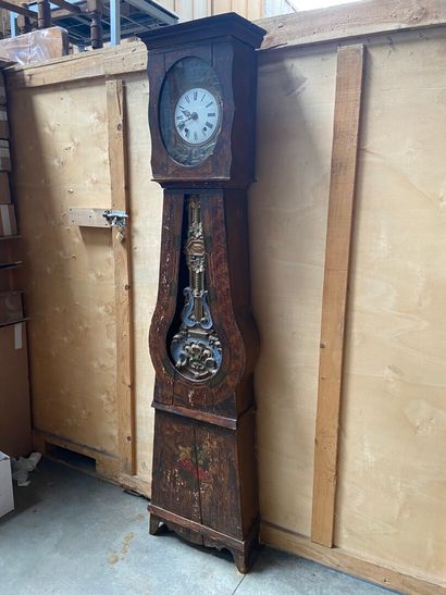 HORLOGE comtoise, la caisse en bois peint...