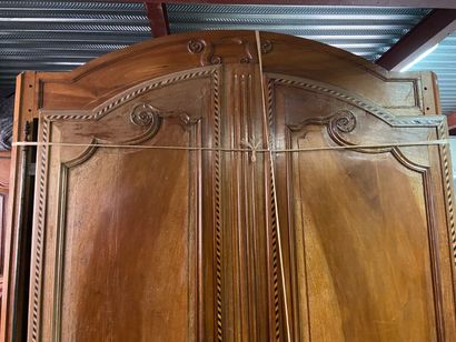 ARMOIRE en bois naturel ouvrant par deux...