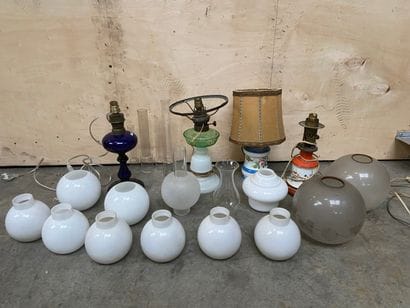 LOT de lampes à pétrole et globes. 





INFORMATIONS...