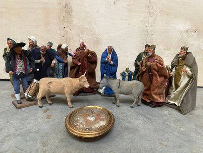 CRECHE composée de santons, âne et boeuf....