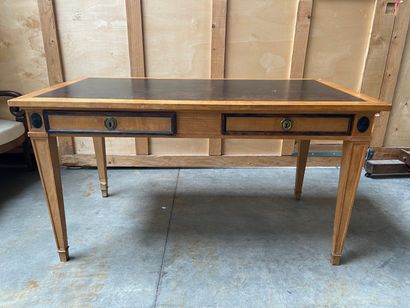 BUREAU plat en bois citronnier, le plateau...
