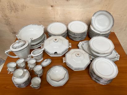 LIMOGES FRANCE

Partie de service en porcelaine...