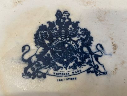 VICTORIA WARE

Grande jardinière à deux anses...