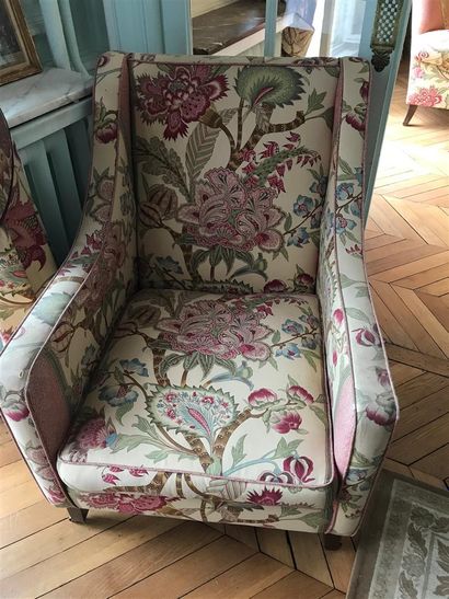 MOBILIER DE SALON comprenant deux fauteuils...