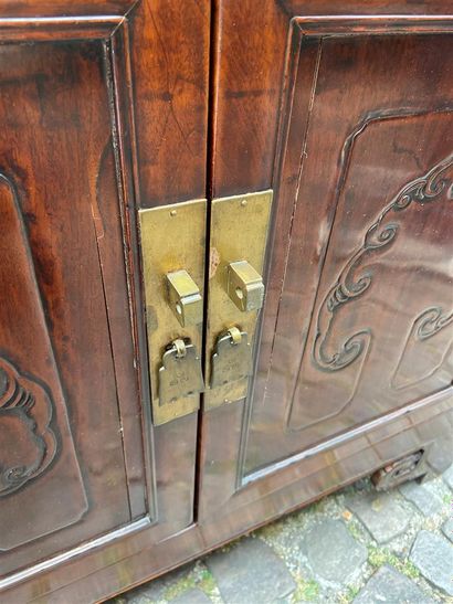 CHINE - XXème siècle

Bibliothèque en bois...