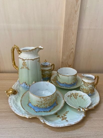 LIMOGES

Service à thé en porcelaine à décor...