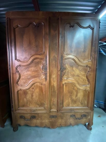 ARMOIRE en bois naturel ouvrant par deux...
