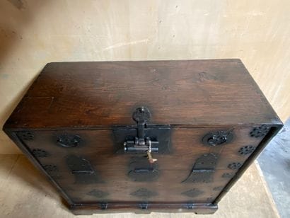 COREE - XIXème siècle 

Cabinet en bois naturel...