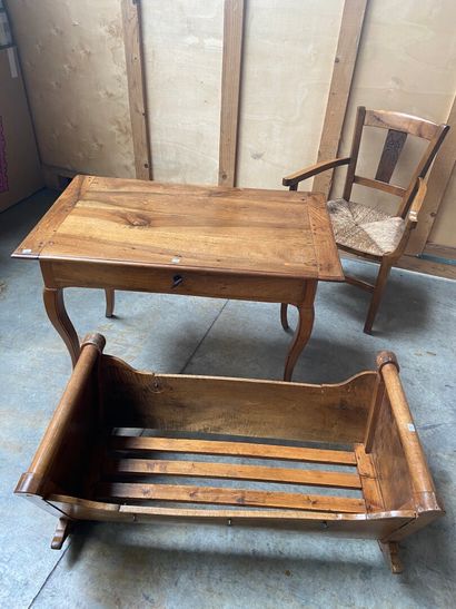 ENSEMBLE comprenant : 

- Table à écrire...