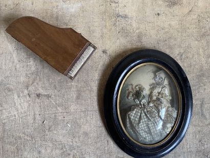 TABLEAU VITRINE en papier et tissus représentant...