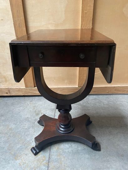 PETITE table à volet en bois, la ceinture...
