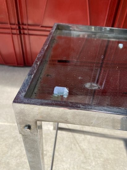 TRAVAIL MODERNISTE

Table d'appoint en lame...
