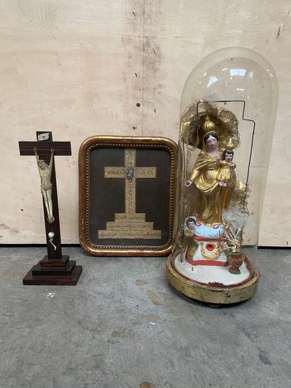 CRECHE composée de santons, âne et boeuf....