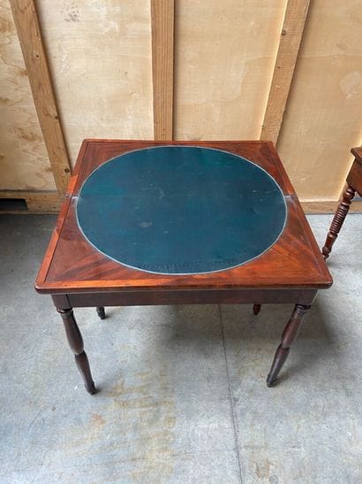 ENSEMBLE comprenant :

- Table à jeux en...