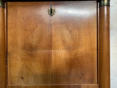 SECRETAIRE en bois fruitier, ouvrant par...